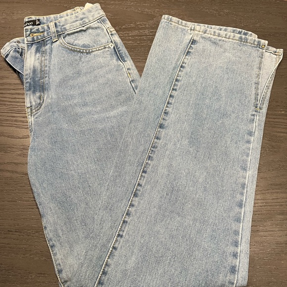 Brand new BOOHOO jeans size 4. High rise/ straight leg - Picture 1 of 5
